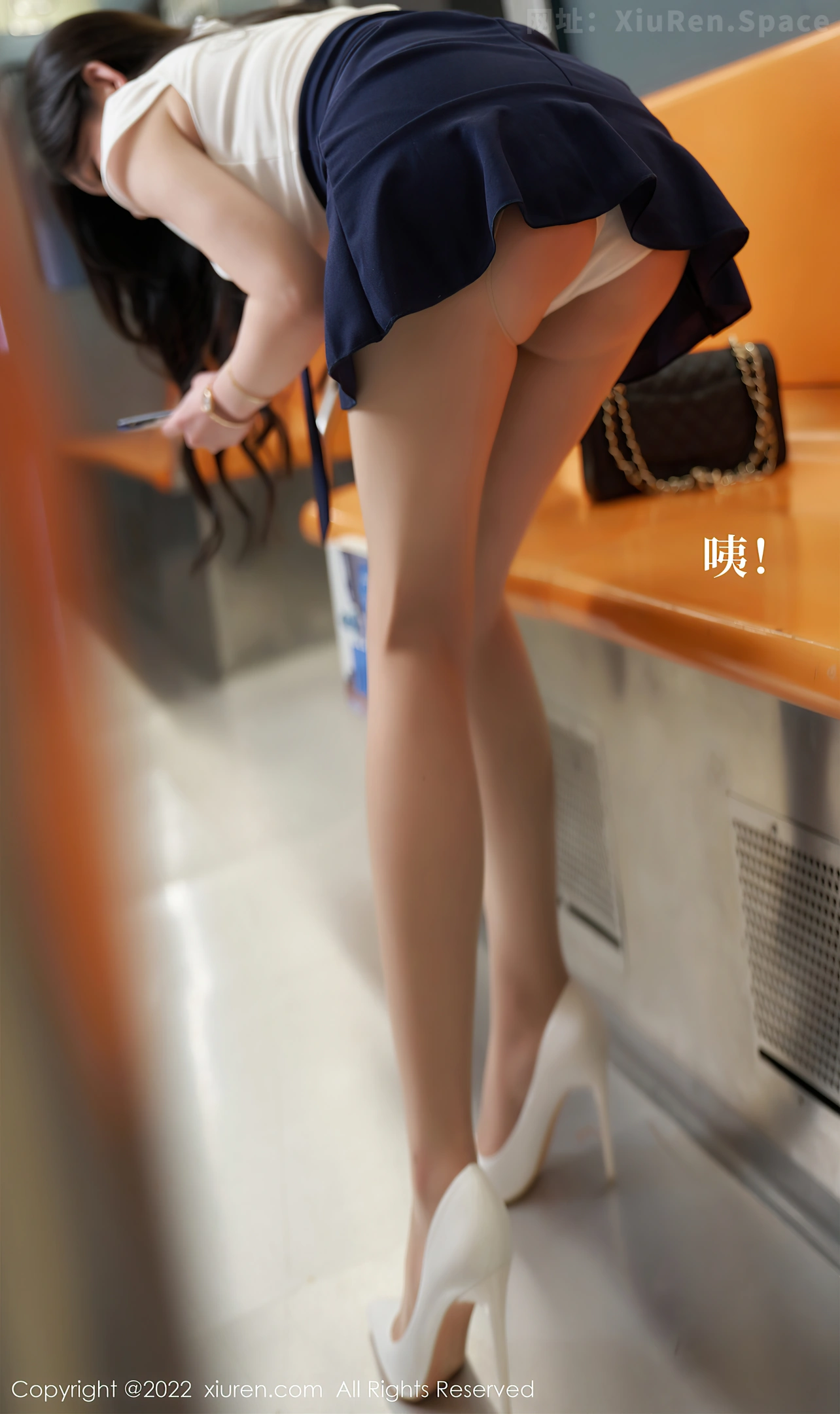 图片[3]-[XiuRen秀人网]VOL.4979 女神周于希Sally地铁故事主题性感连衣短裙秀美腿迷人诱惑写真80P-秀人网官方网站